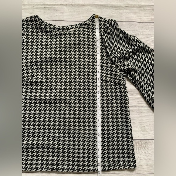 Everleigh Black and Gray Houndstooth Checkered 3/4 Balloon Sleeves Top in Size M - Picture 8 of 10
